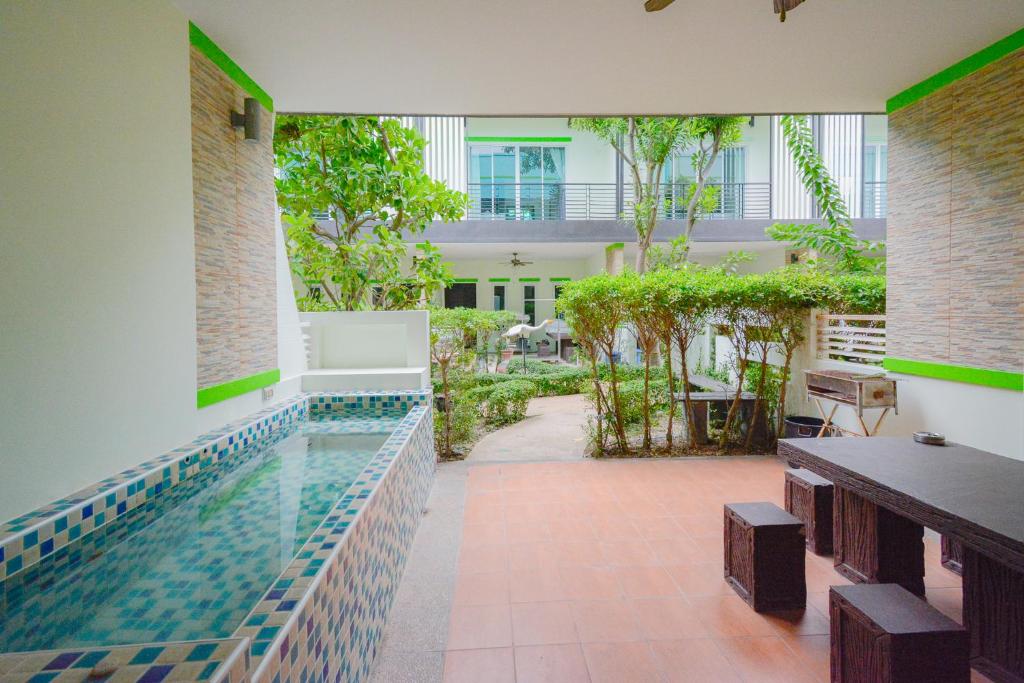 Bazén v ubytování Baan Noppadol Hua Hin Resort nebo v jeho okolí