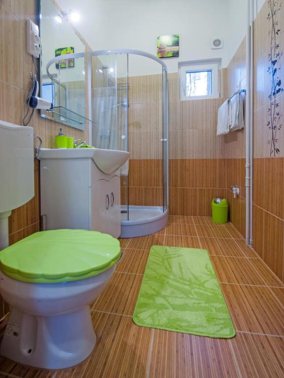 Kúpeľňa v ubytovaní PARKING, AC, WIFI 2 room apartment in the center