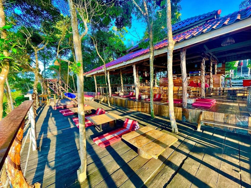 Fotografie z fotogalerie ubytování The Cliff Hostel, M'Pay Bay v destinaci Koh Rong Sanloem
