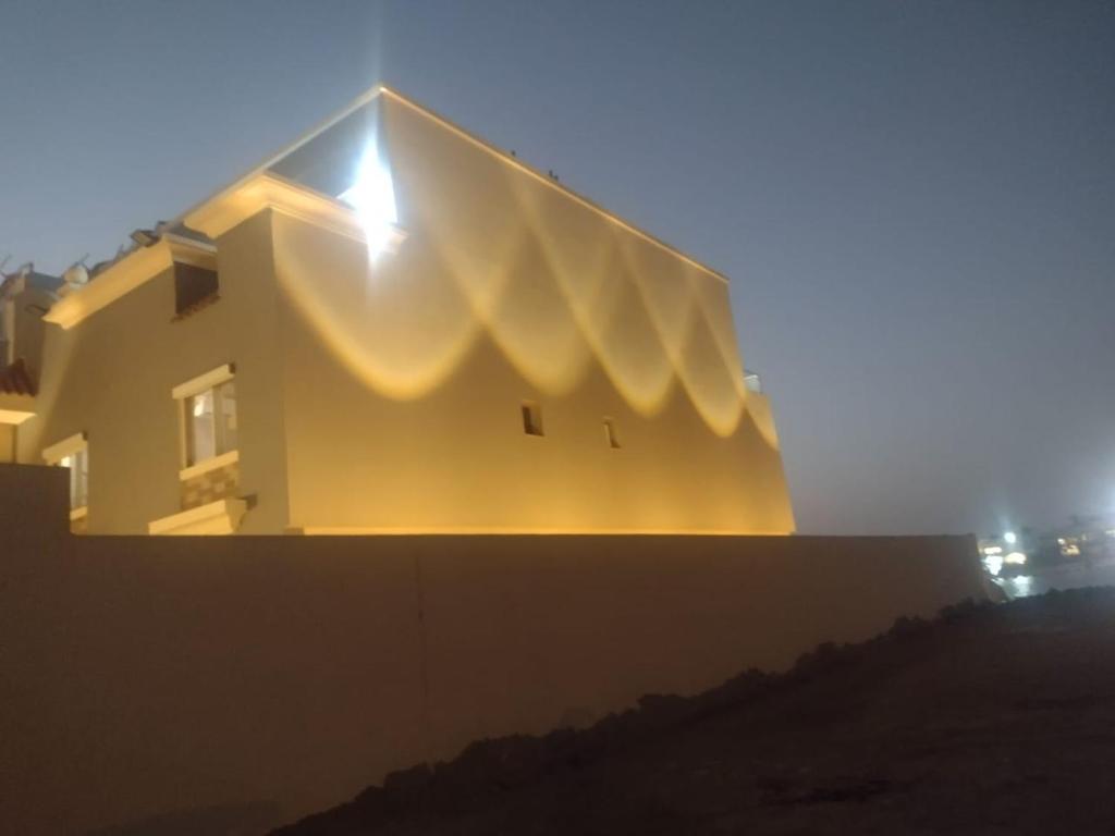 a building with a light on the side of it at درة العروس - فيلا الحلم Dream 4u in Durat Alarous