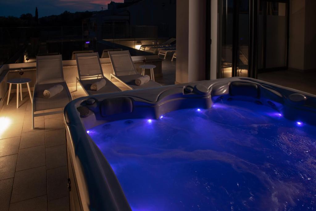 Bazén v ubytování Aparthotel Punta Blu - POOL & SPA nebo v jeho okolí