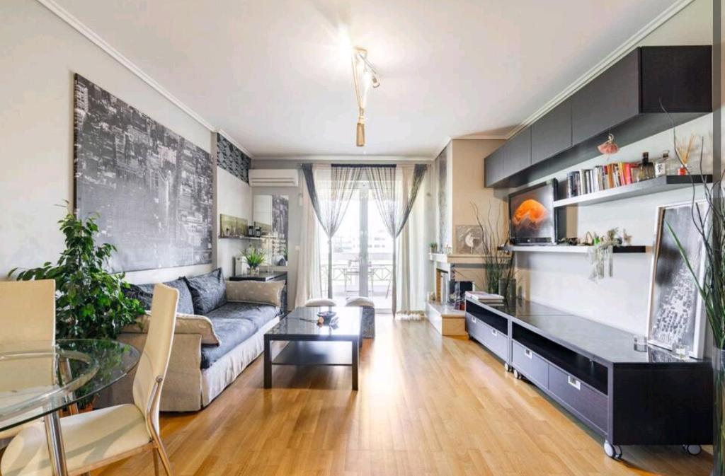 Kuchyňa alebo kuchynka v ubytovaní CASA MYRlAM Marousi -View & Private Parking-