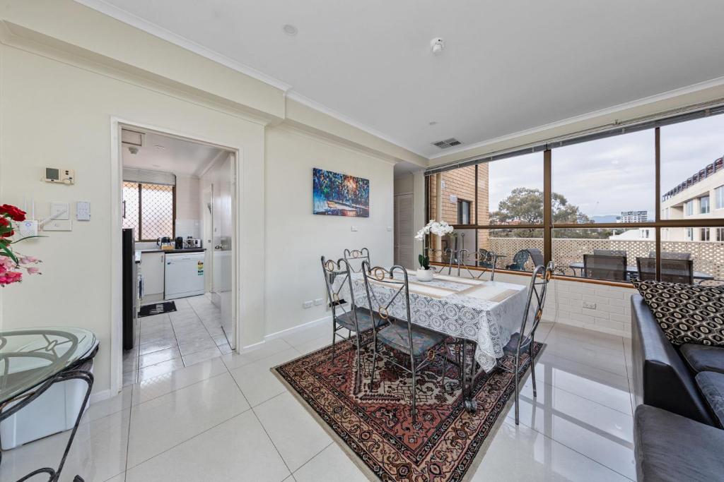 a dining room and kitchen with a table and chairs at Tuggeranong Short Stay #11 in Tuggeranong