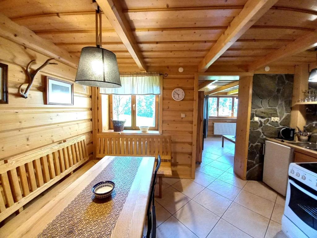 a kitchen with a table in a log cabin at Chata u Woźniaka in Kościelisko