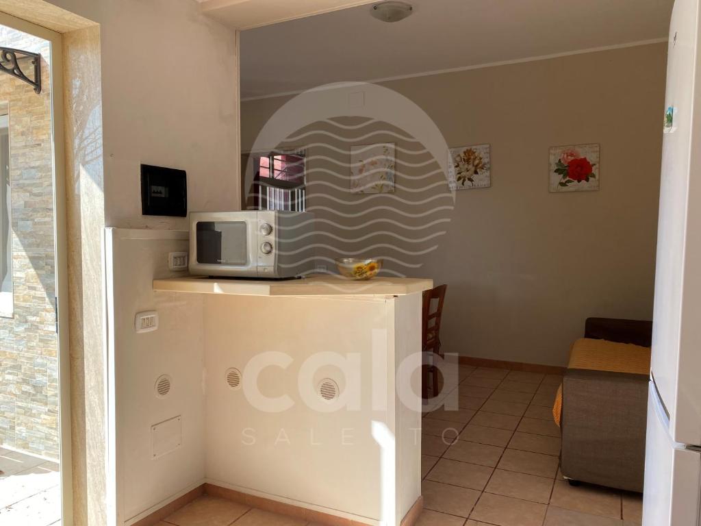 Kuchnia lub aneks kuchenny w obiekcie Villa Camelia By Cala Salento