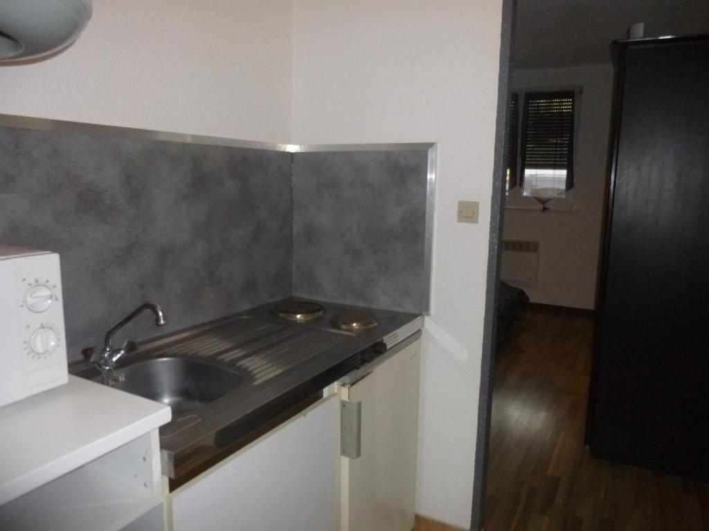 Studio/Hôtel Porte De France - Studio (3 Adults)