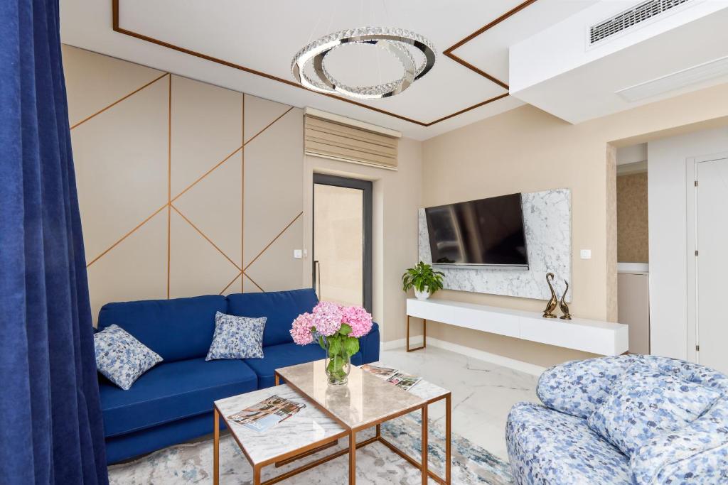 Moderna Luxury Apartments with HEATED pool - Two-Bedroom Apartment