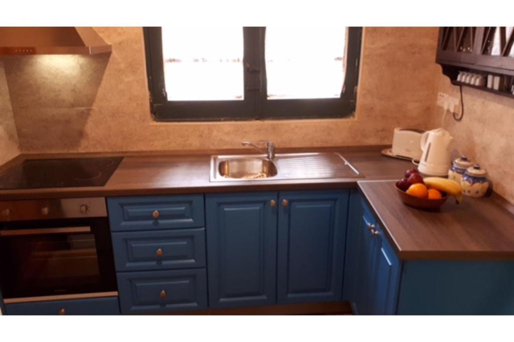 Kuchyň nebo kuchyňský kout v ubytování Ta'Martin Farmhouse Xewkija Gozo
