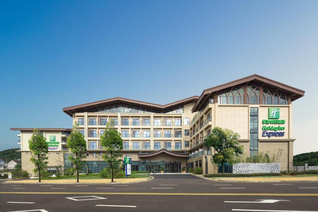 a rendering of the exterior of a hotel at Holiday Inn Express Guiyang Qingyan, an IHG Hotel in Guiyang