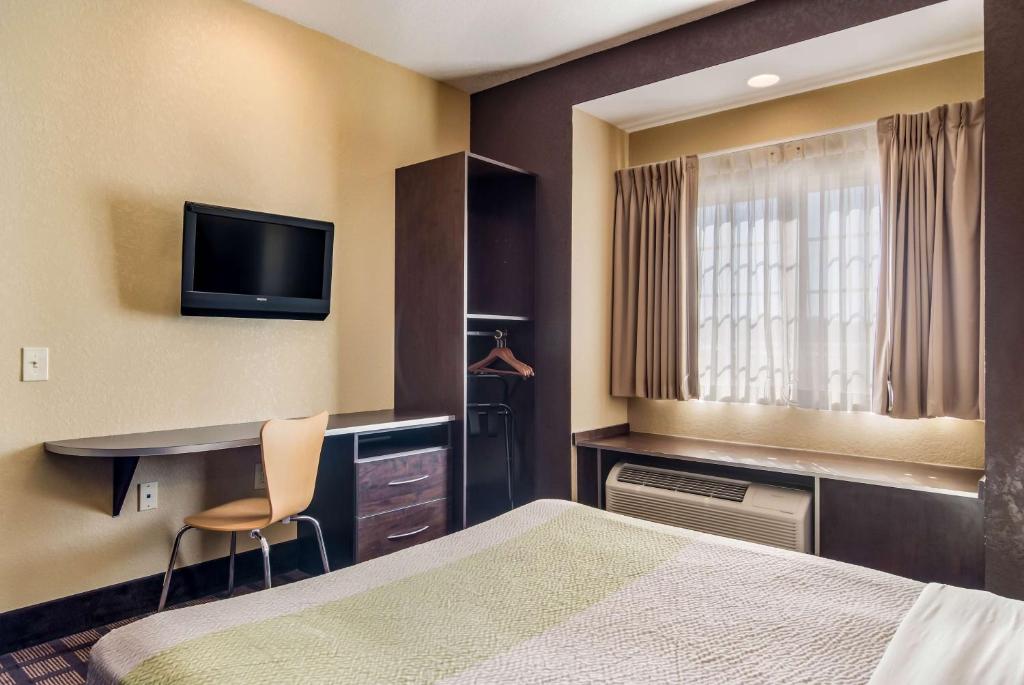 Motel 6-Canton, GA - Queen Room - Disability Access - Roll In Shower