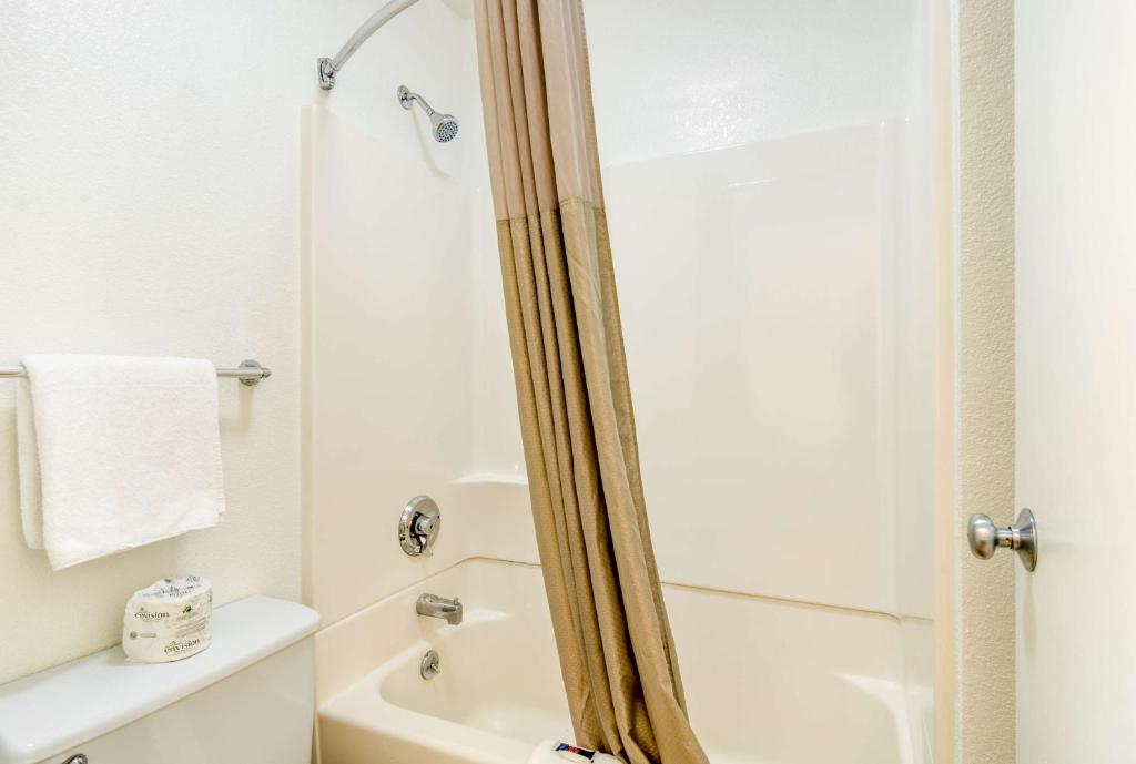 Motel 6-Schiller Park, IL - Chicago O'Hare - Habitación De Lujo Cuádruple - No Fumadores