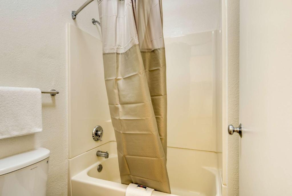 Motel 6-Schiller Park, IL - Chicago O'Hare - Queen Room - No Fumar
