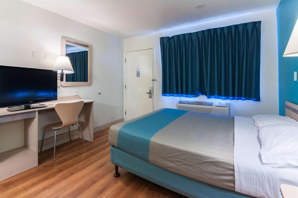 Motel 6-Green River, UT - Queen Room - No Fumar