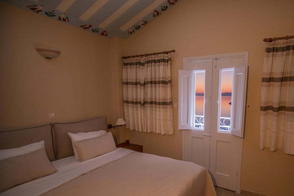 Niriides Hotel Apartments - 17