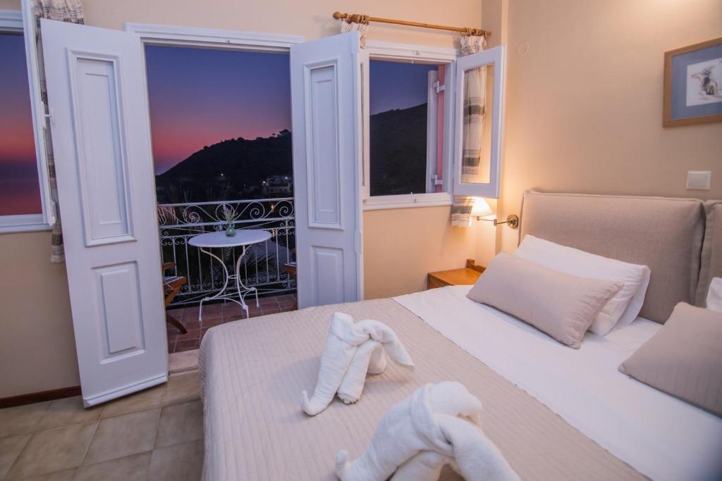 Niriides Hotel Apartments - 8