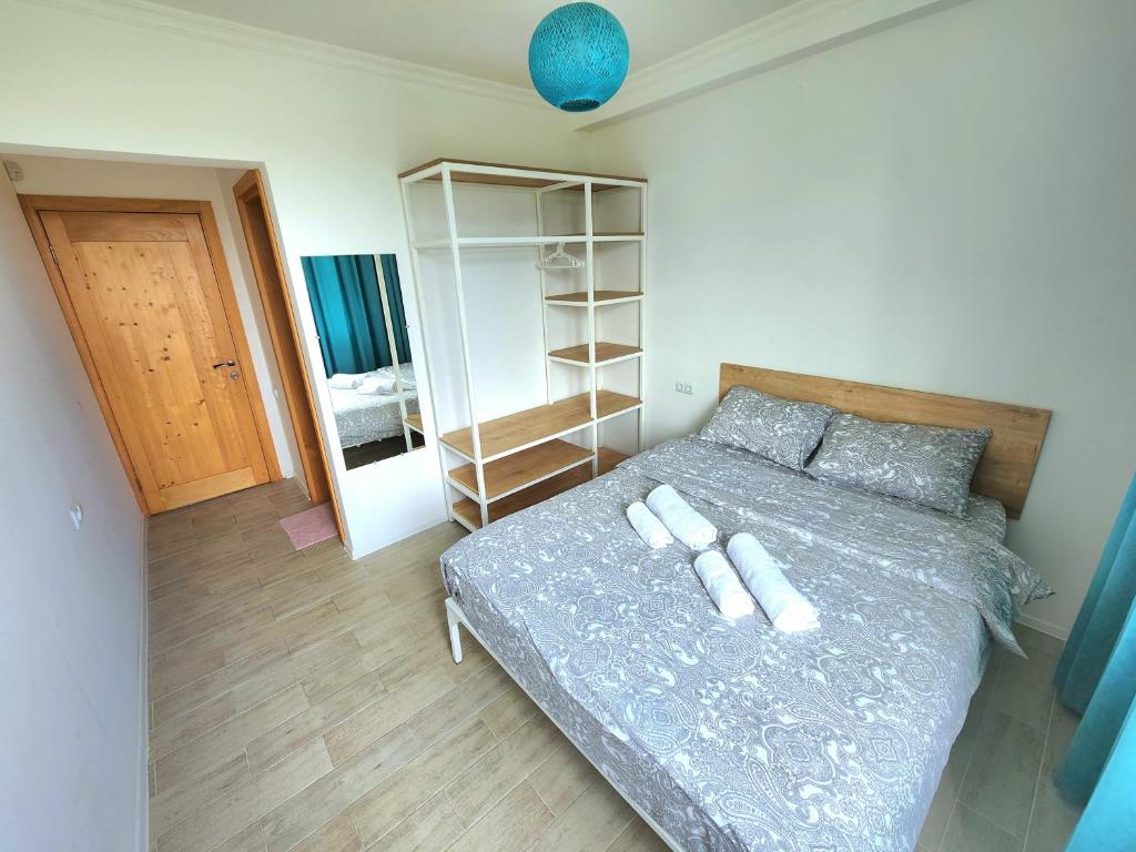 Postel nebo postele na pokoji v ubytování beachfront apartments ,,kapro-one,,