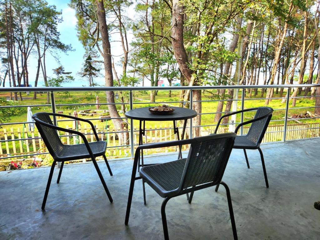 Balkón nebo terasa v ubytování beachfront apartments ,,kapro-one,,