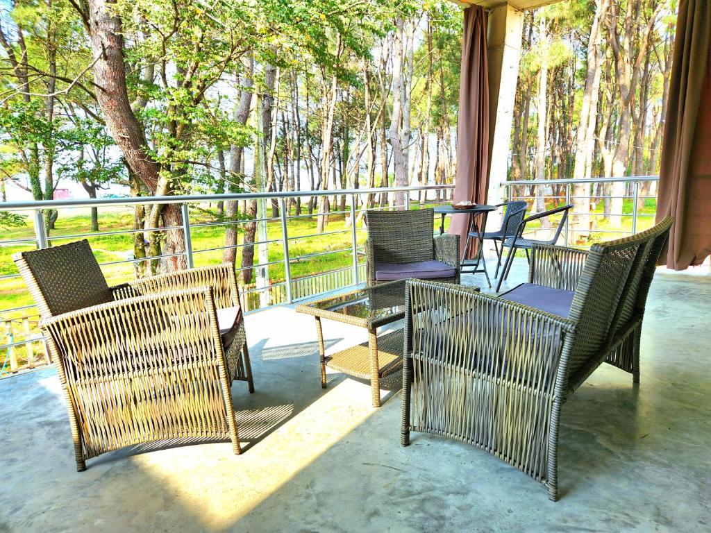Fotografie z fotogalerie ubytování beachfront apartments ,,kapro-one,, v destinaci Ureki