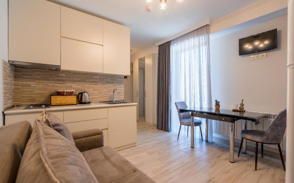 Η κουζίνα ή μικρή κουζίνα στο NEW GUDAURI ATRIUM 109