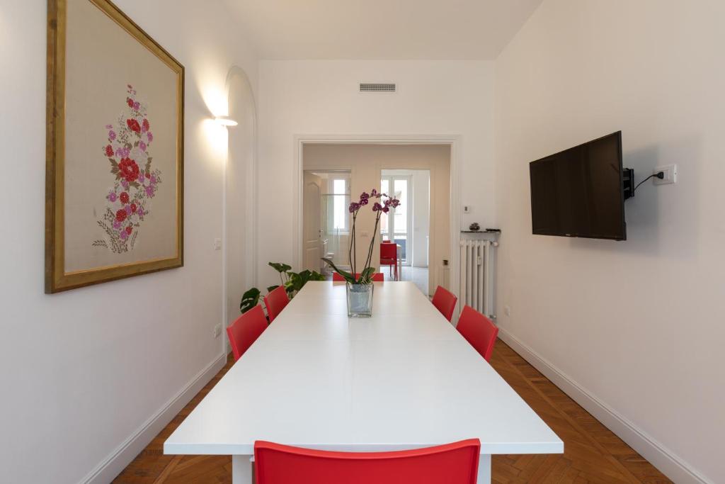 A television and/or entertainment centre at Gaffurio Apartments