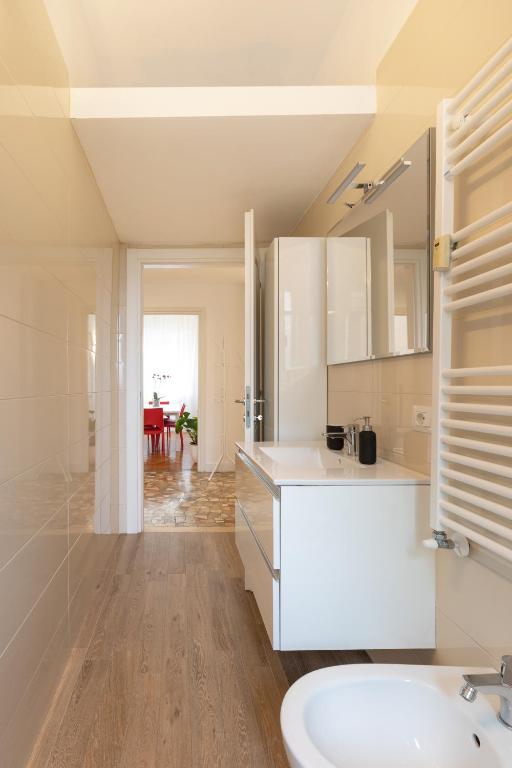 A bathroom at Gaffurio Apartments