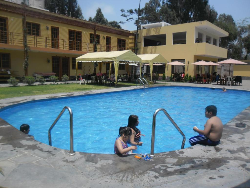Bazén v ubytování Centro Campestre Qawisqa nebo v jeho okolí
