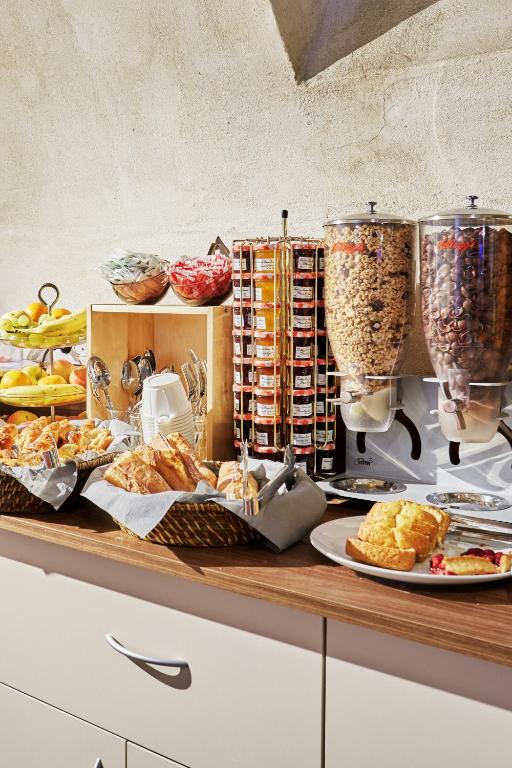 Hôtel Le Relais Saint Charles - Resim 30