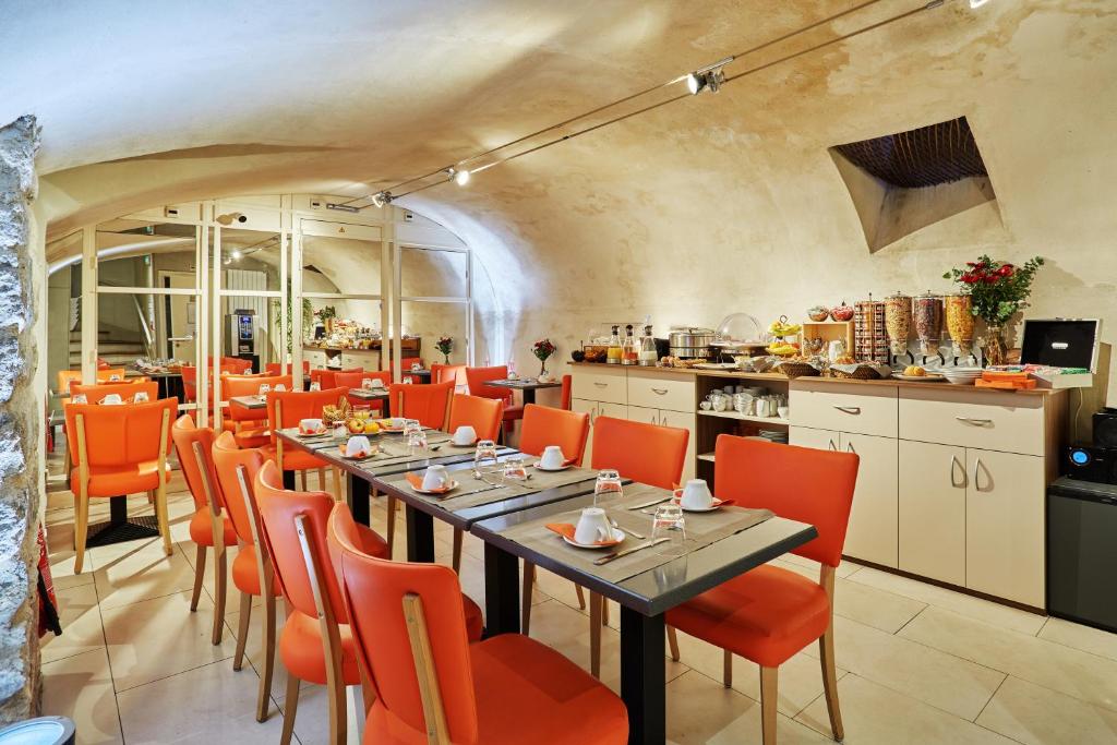 Hôtel Le Relais Saint Charles - Resim 4