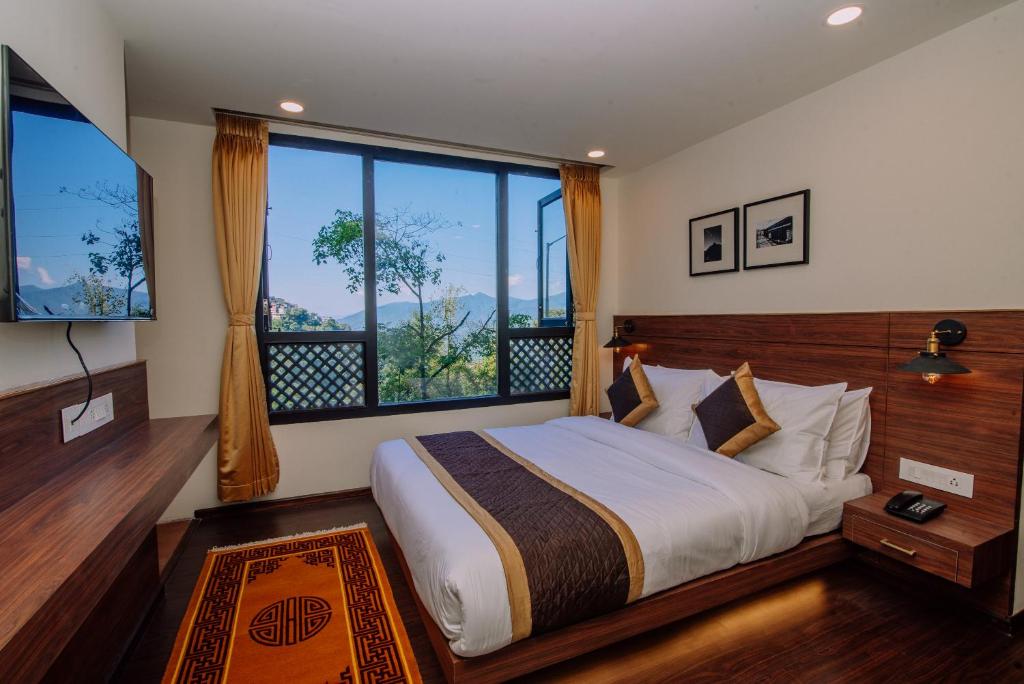 Letto o letti in una camera di Tree of Life Indra Mandala Hotel, Gangtok