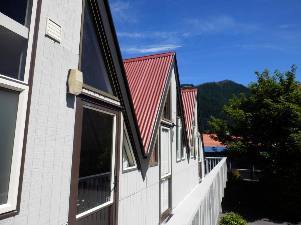 Nespecifikovaný výhled na hory nebo výhled na hory při pohledu z aparthotelu
