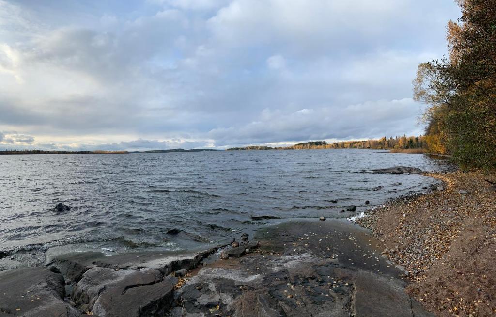 a large body of water with a rocky shore at Villa Win in Lappeenranta