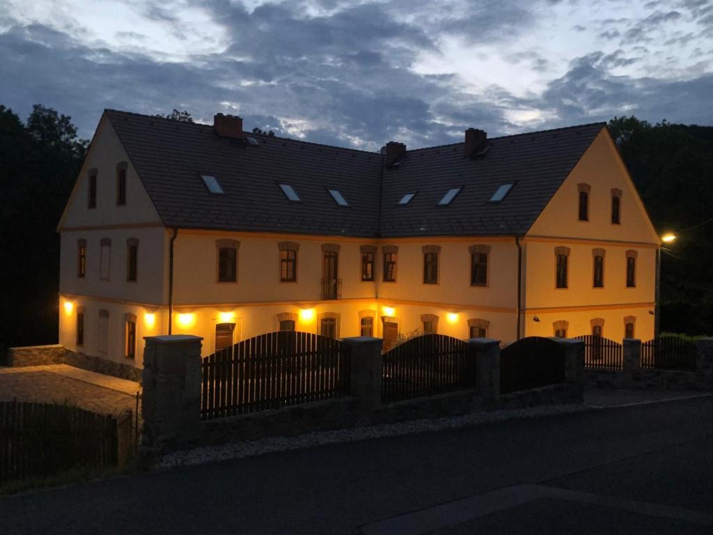 Budova, kde se aparthotel nachází