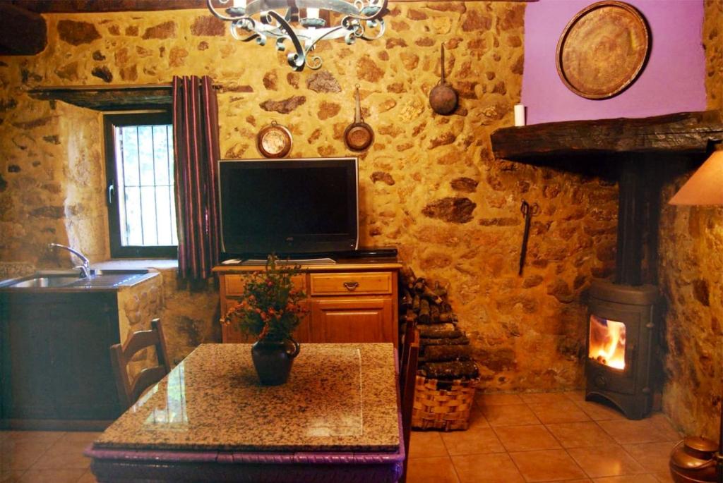 One bedroom appartement with furnished terrace and wifi at Segura de Toro - Housity