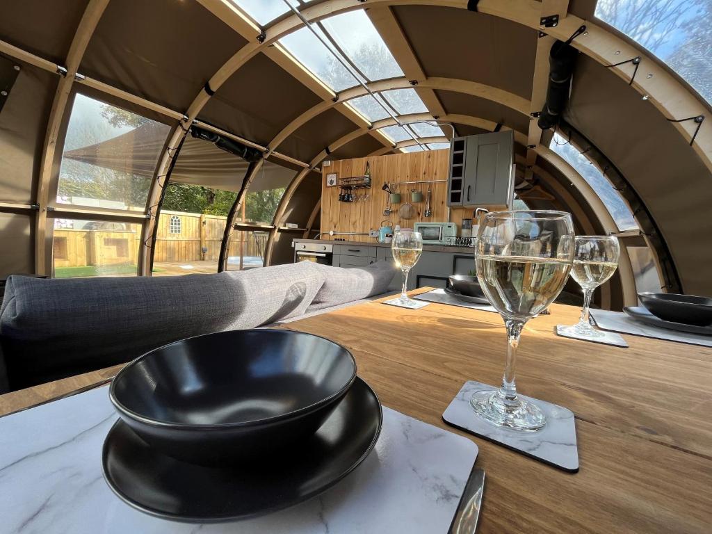 Posezení v ubytování Moonlight Dome Tent