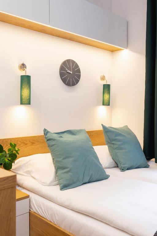 Posteľ alebo postele v izbe v ubytovaní Kraków Trendy Studio Apartments by Noclegi Renters