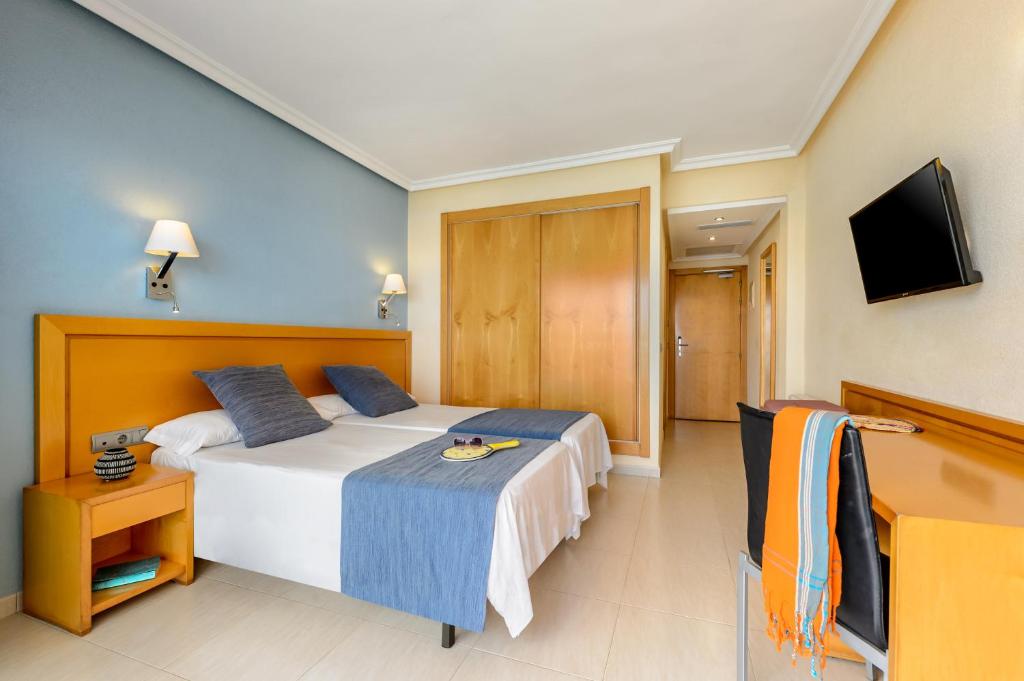 Hotel Vibra sEstanyol, Байя-де-Сант-Антони - обновленные ...