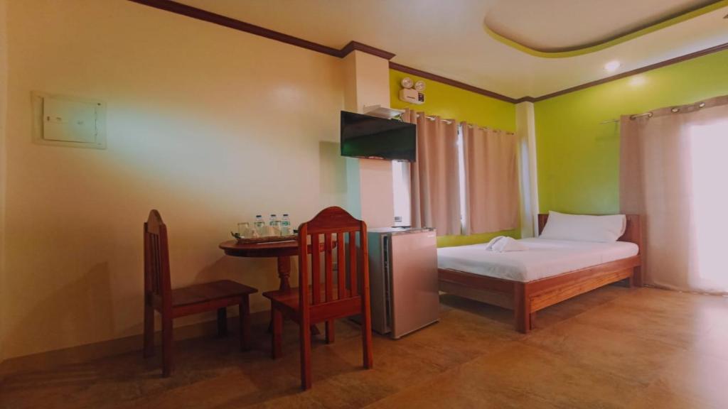 Postel nebo postele na pokoji v ubytování Hotel Oasis Port Barton