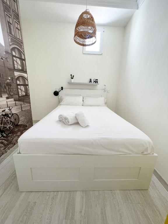 A bed or beds in a room at El Rincón de la Costanilla