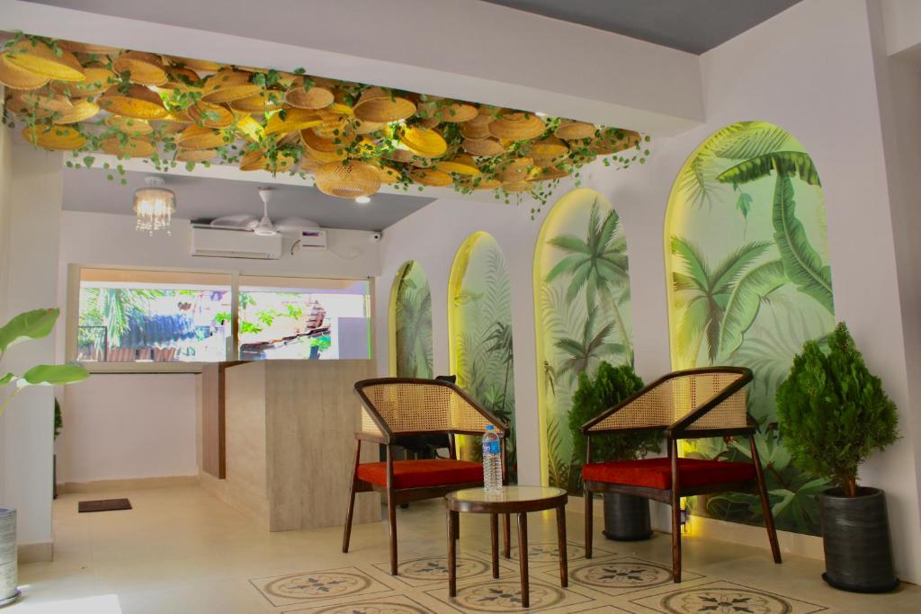 TV a/nebo společenská místnost v ubytování Kay's Calangute Resort Service Apartments