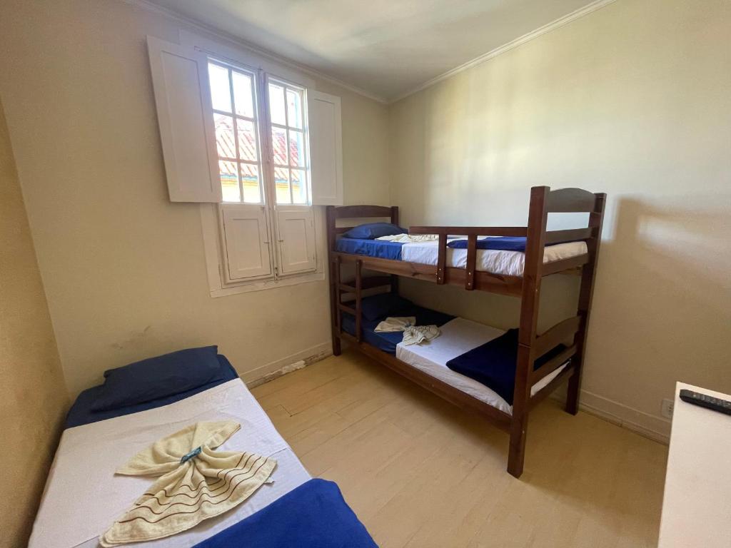 Poschodová posteľ alebo postele v izbe v ubytovaní Pousada Casa de Bragança II