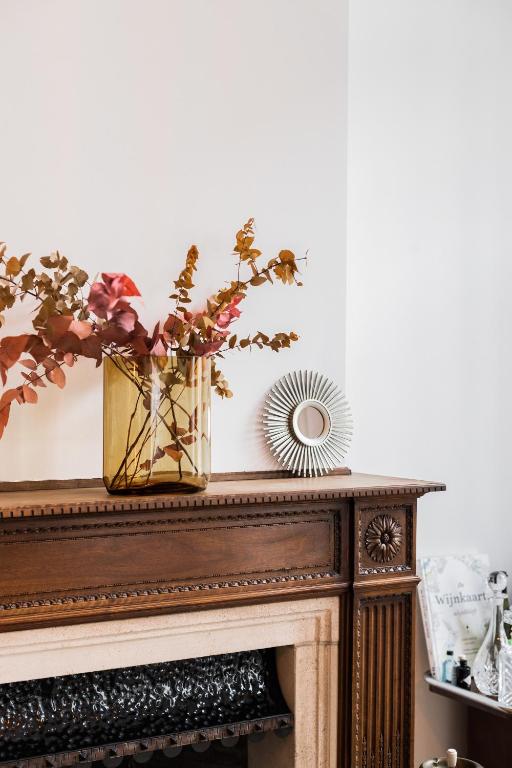 Foto dalla galleria di Traditional chic, High Ceilings' apt Aircos and Garage ad Anversa