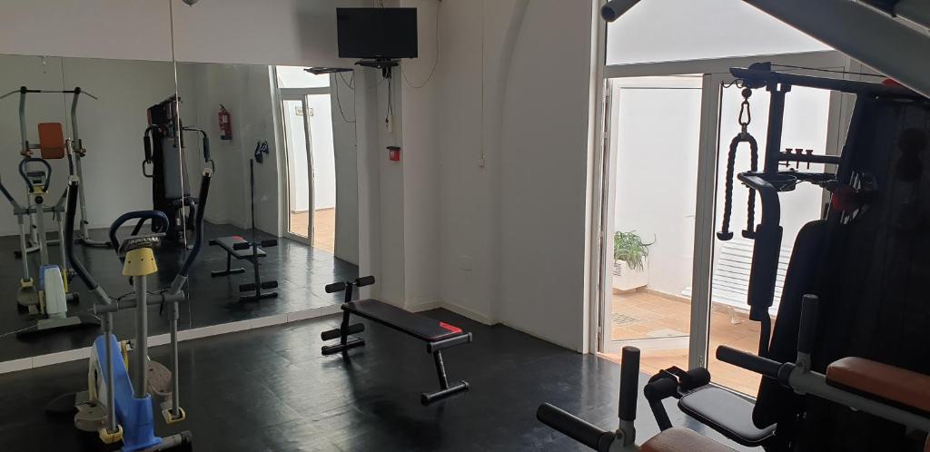 The fitness centre and/or fitness facilities at Aparthotel Neptuno Costadeje