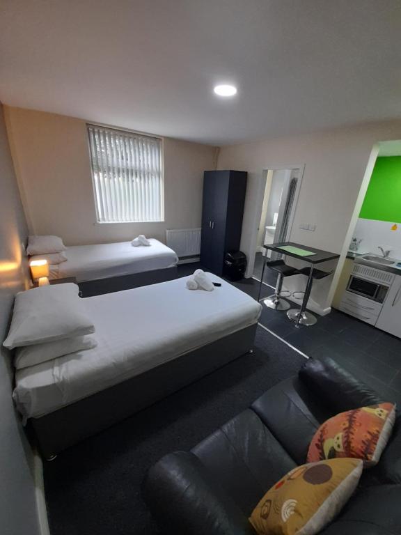 Lymedale Suites Studios & Aparthotel in NEWCASTLE UNDER LYME & STOKE - Twin Room