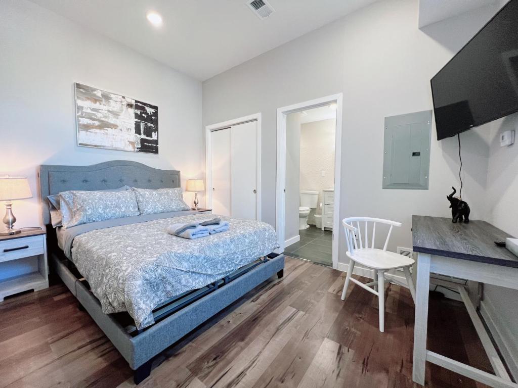 Stay at Luna on Ridge Ave - One-Bedroom Apartment