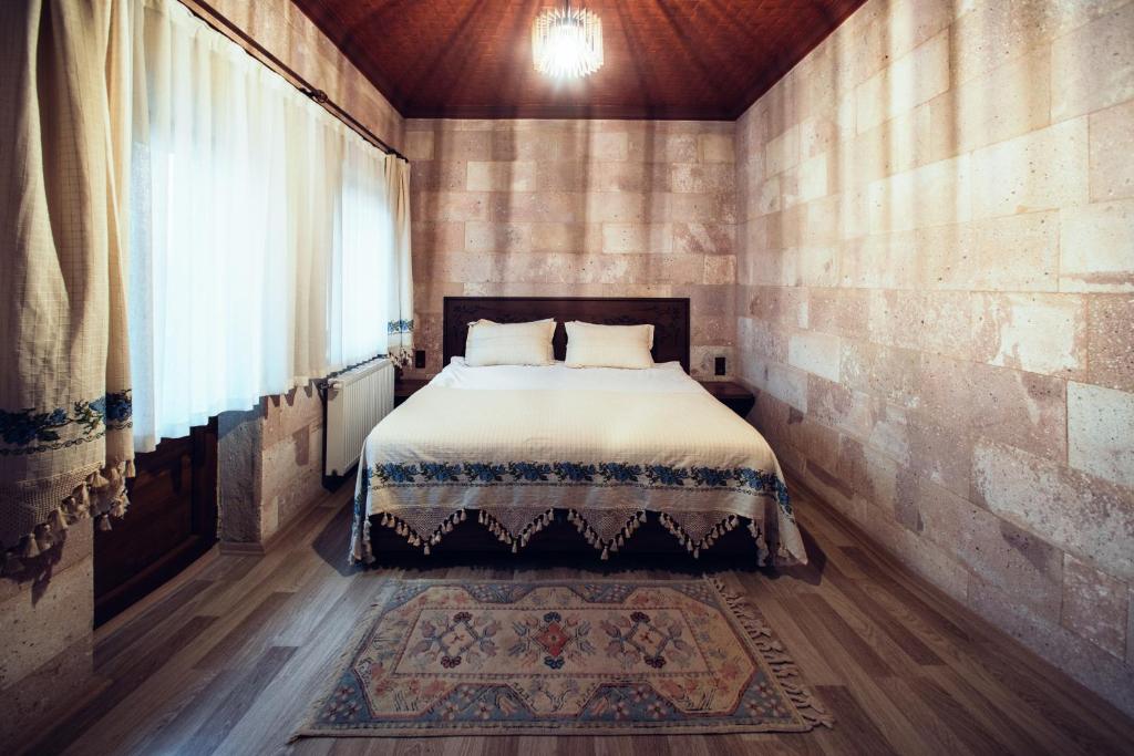 Azalea Terrace - Deluxe Double Room With Balcony