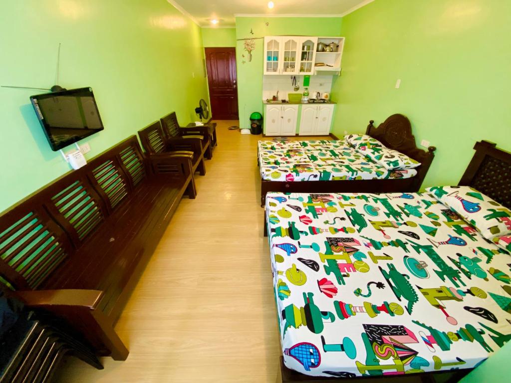 Postel nebo postele na pokoji v ubytování Albergo Hotel - Studio Condo Unit - Baguio Transient