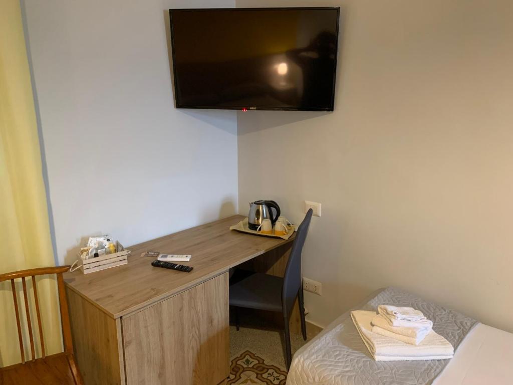 TV a/nebo společenská místnost v ubytování Erythrà Bed and Breakfast