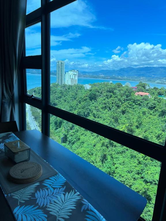 a room with a table and a view of the ocean at JY HOME -Jesselton Quay Citipads Mt Kinabalu View and Seaview, Contactless Self Check-in, Free WiFi in Kota Kinabalu