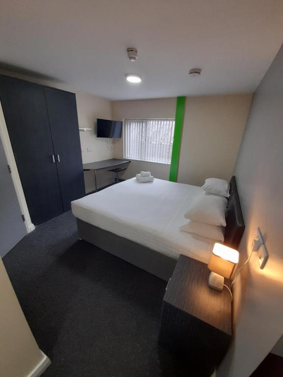 Lymedale Suites Studios & Aparthotel in NEWCASTLE UNDER LYME & STOKE - Two-Bedroom Suite