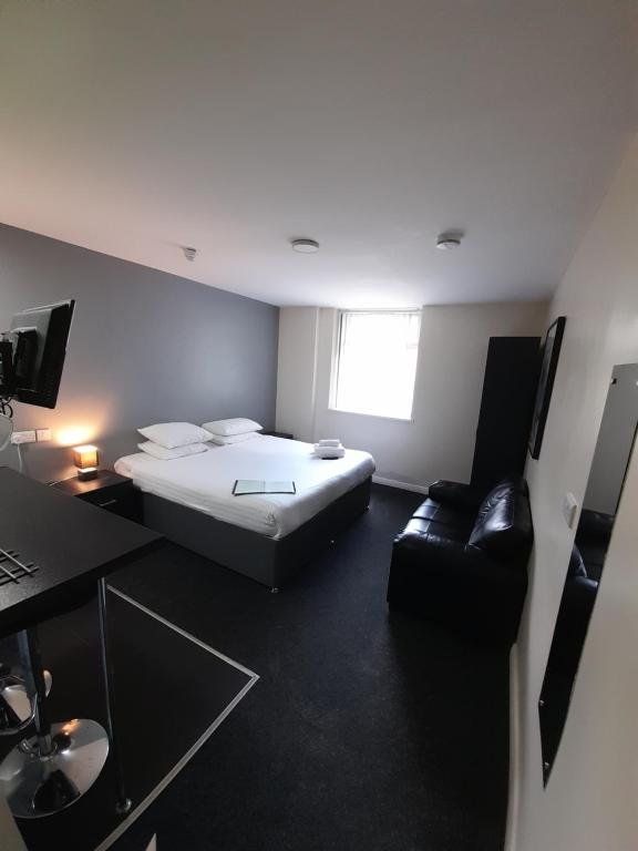 Lymedale Suites Studios & Aparthotel in NEWCASTLE UNDER LYME & STOKE - Double Room